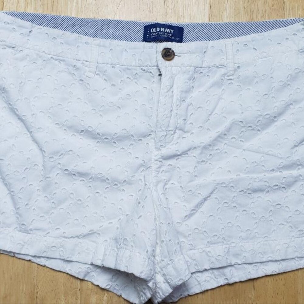 OLD NAVY WHITE CROCHET PATTERN EVERYDAY SHORTS SIZE 12